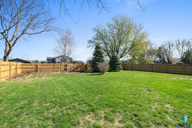 4108 E 23rd St, Sioux Falls, SD 57103 - view of yard featuring a fenced backyard