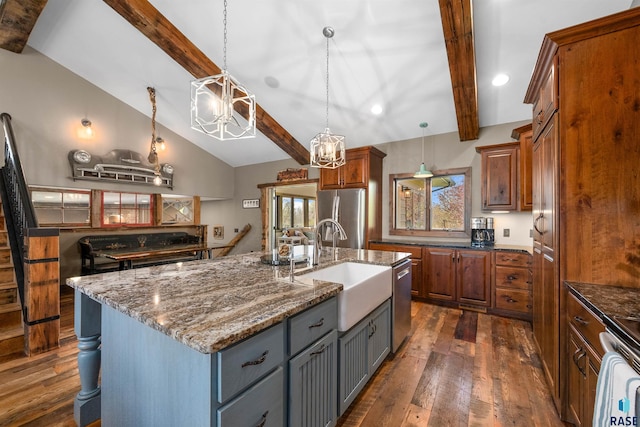 kitchen featuring dark wood finished floors, a sink, lofted ceiling with beams, a notable chandelier, and stainless steel appliances