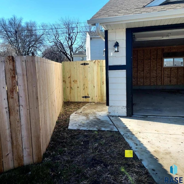 813 S Edward Cir, Sioux Falls, SD 57103 - view of home's exterior with fence and a shingled roof