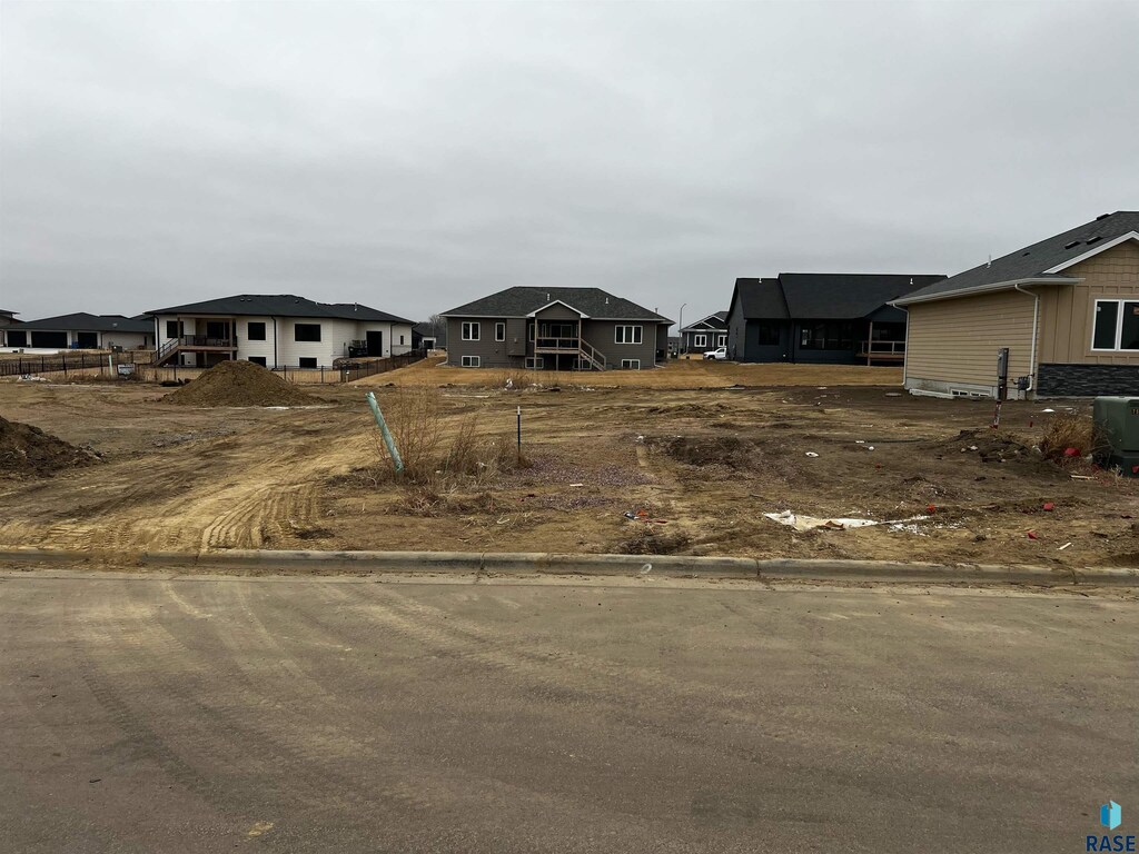 5418 W Colonial Ct, Sioux Falls, SD 57107