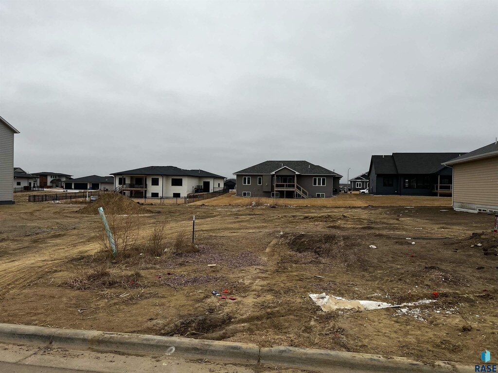 5418 W Colonial Ct, Sioux Falls, SD 57107