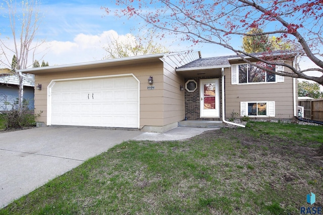 view of front of house with driveway and an attached garage