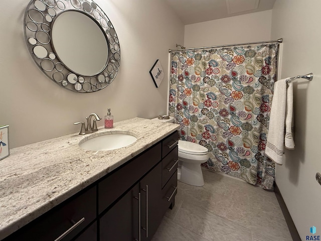 bathroom with toilet, a shower with curtain, and vanity