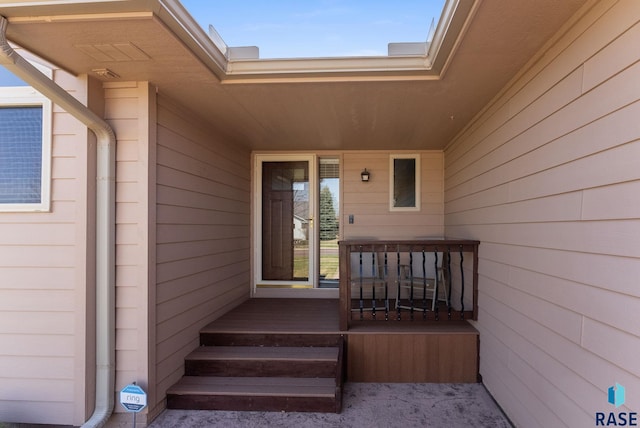 doorway to property with covered porch