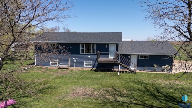 46902 284th St, Lennox, SD 57039 - back of property featuring a shingled roof and a yard