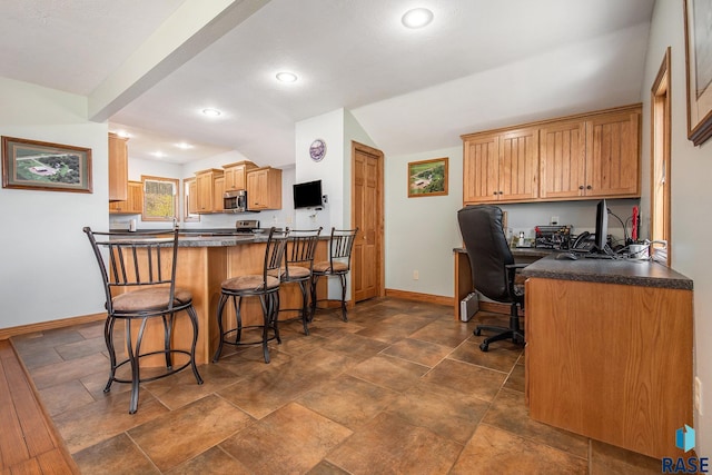 office with baseboards, recessed lighting, built in study area, and vaulted ceiling