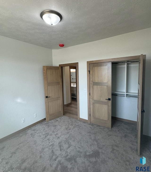 2604 S Galena Ave, Sioux Falls, SD 57110 - unfurnished bedroom featuring carpet flooring, baseboards, a textured ceiling, and a closet