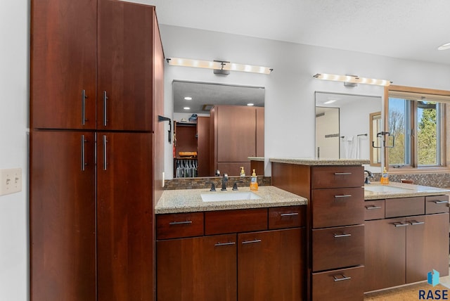 904 W Chicory Ln, Sioux Falls, SD 57108 - full bath featuring two vanities, a closet, and recessed lighting