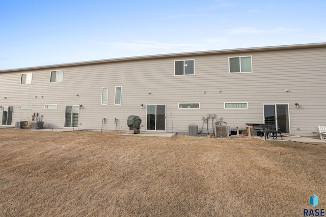 8162 E Tencate Pl, Sioux Falls, SD 57110 - back of house featuring central AC unit, a lawn, and a patio area
