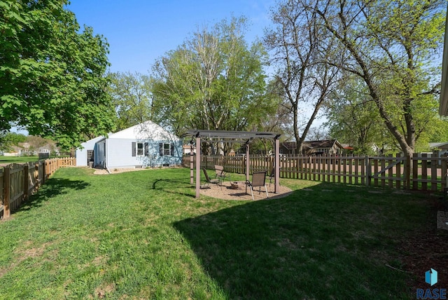view of yard featuring a pergola