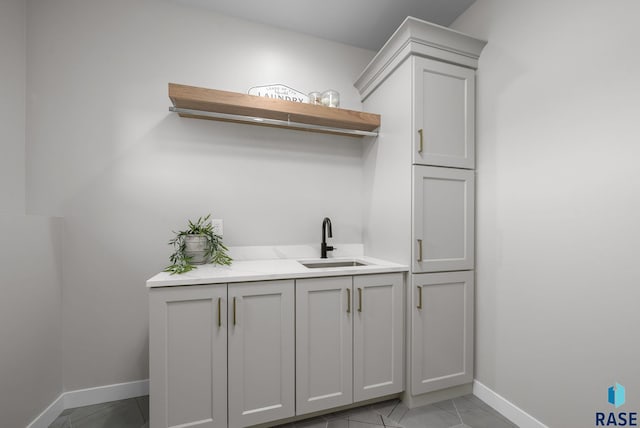 6609 E Corsair Dr, Sioux Falls, SD 57110 - bar area featuring a sink and baseboards