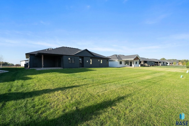 6609 E Corsair Dr, Sioux Falls, SD 57110 - back of property featuring a lawn