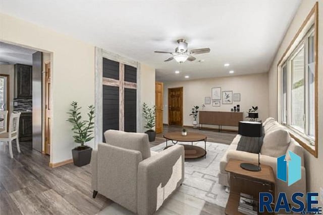 living room featuring wood finished floors, plenty of natural light, ceiling fan, baseboards, and recessed lighting