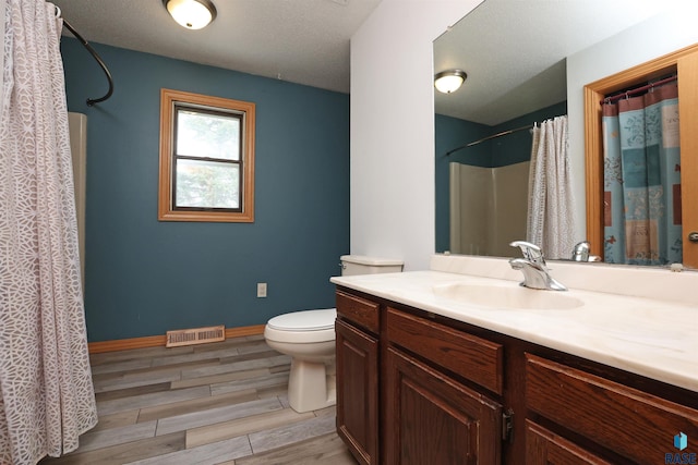 47743 233a St, Egan, SD 57024 - full bath featuring wood finished floors, toilet, vanity, baseboards, and curtained shower
