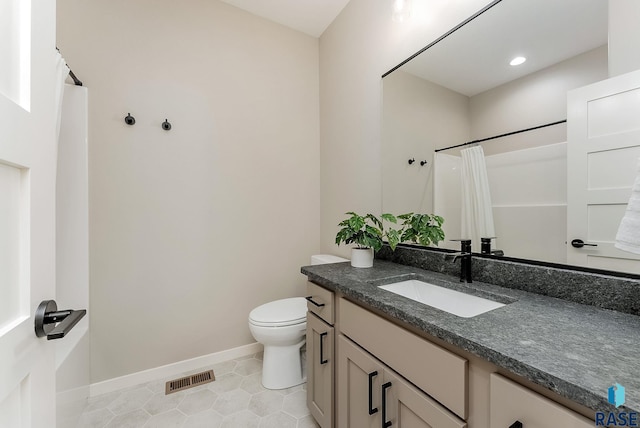 bathroom with toilet, vanity, tile patterned flooring, curtained shower, and baseboards