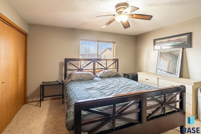 1805 S Sertoma Ave Unit 105, Sioux Falls, SD 57106 - bedroom featuring light colored carpet, a closet, a textured ceiling, and a ceiling fan
