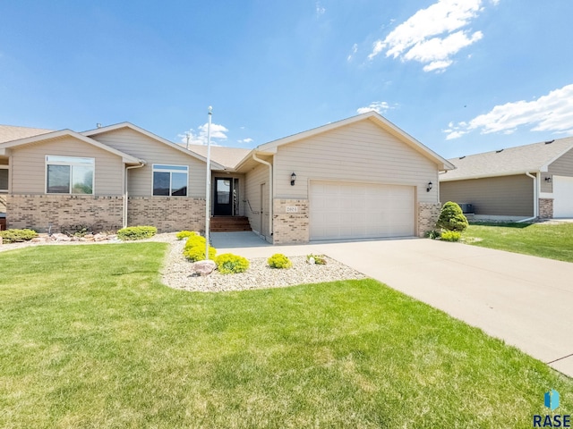 2604 N Wright Ave, Sioux Falls, SD 57107 - single story home featuring brick siding, a garage, driveway, and a front lawn