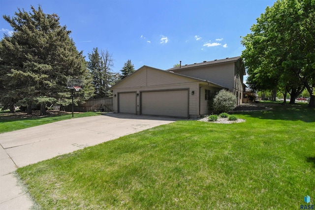 4600 S Harrington Ave, Sioux Falls, SD 57103 - view of front of home featuring an attached garage and driveway