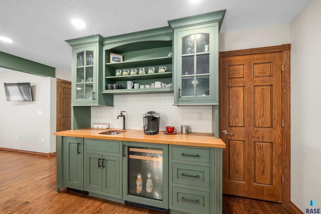 48190 265th St, Brandon, SD 57005 - indoor bar featuring wine cooler, decorative backsplash, baseboards, dark wood-style flooring, and recessed lighting