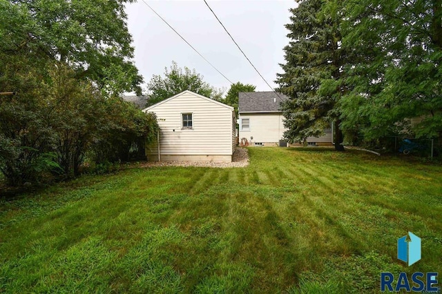 3204 S Phillips Ave, Sioux Falls, SD 57105 - view of yard featuring an outbuilding