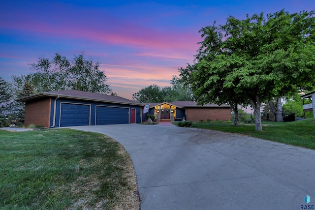 1013 E Ridge Rd, Sioux Falls, SD 57105 - mid-century home featuring concrete driveway, a lawn, and an attached garage