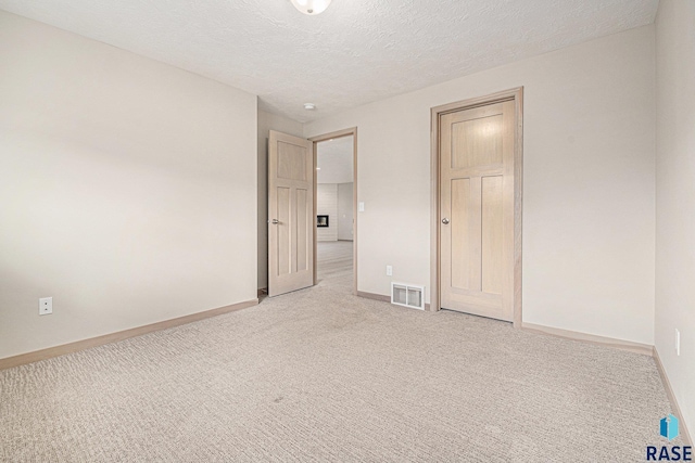 2629 S Richie Dr, Sioux Falls, SD 57106 - unfurnished bedroom featuring light carpet, baseboards, and a textured ceiling