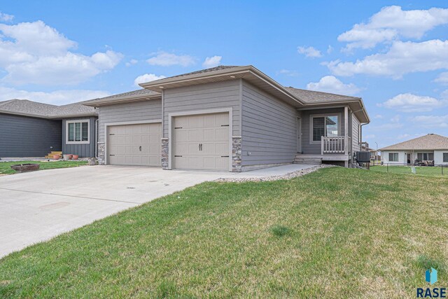 2629 S Richie Dr, Sioux Falls, SD 57106 - ranch-style home with an attached garage, a front yard, and driveway