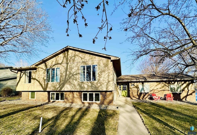 2304 S Mockingbird Cir, Sioux Falls, SD 57103 - view of front facade with brick siding and a front yard