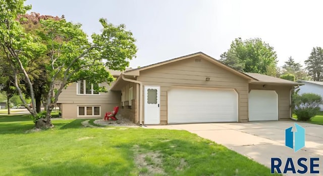 2304 S Mockingbird Cir, Sioux Falls, SD 57103 - view of front of property featuring a front lawn and a garage