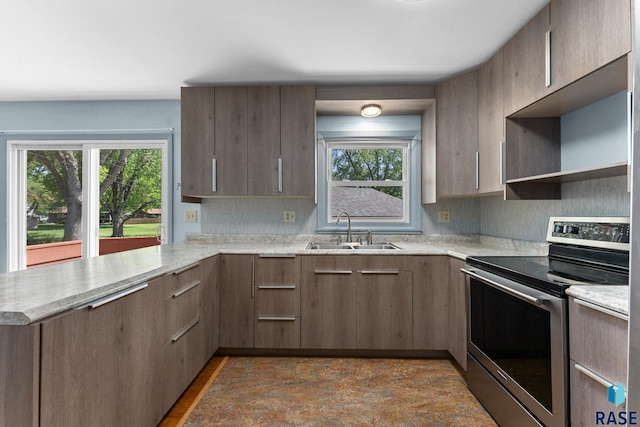 1712 S Bruce Rd, Sioux Falls, SD 57105 - kitchen with electric range, a sink, a peninsula, and plenty of natural light