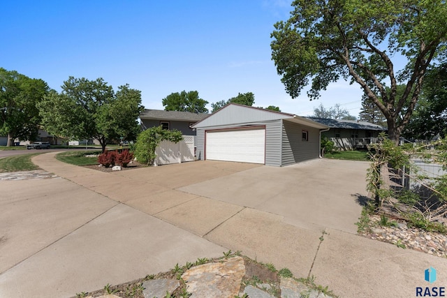 1712 S Bruce Rd, Sioux Falls, SD 57105 - view of front of home featuring a detached garage
