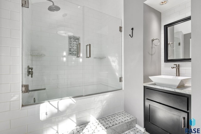 705 E 21st St, Sioux Falls, SD 57105 - bathroom with tiled shower and vanity