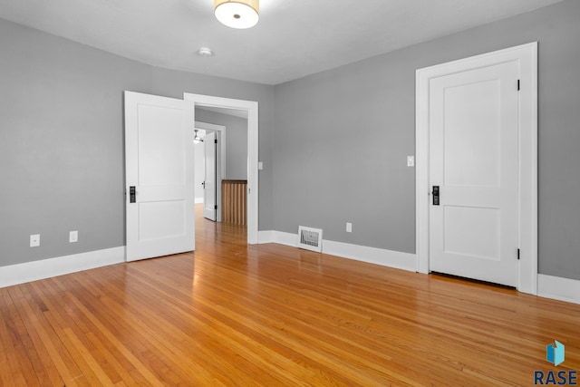 705 E 21st St, Sioux Falls, SD 57105 - unfurnished room featuring light wood-style floors, baseboards, and a smoke detector