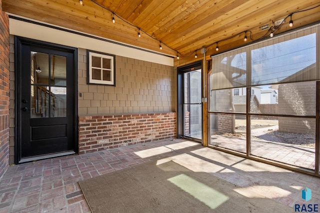 705 E 21st St, Sioux Falls, SD 57105 - unfurnished sunroom with lofted ceiling
