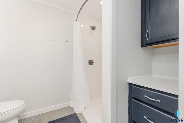 full bathroom with a shower stall, toilet, and baseboards