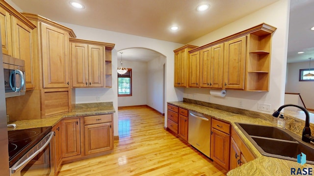 851 Regency Ct, Brookings, SD 57006 - kitchen featuring open shelves, a sink, stainless steel appliances, light wood finished floors, and recessed lighting