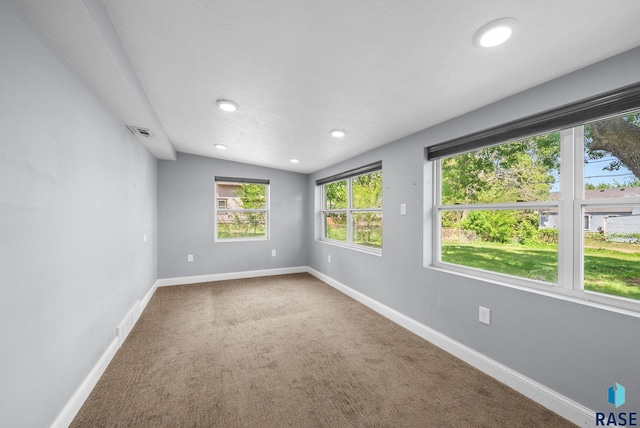 carpeted empty room with baseboards, lofted ceiling, and recessed lighting