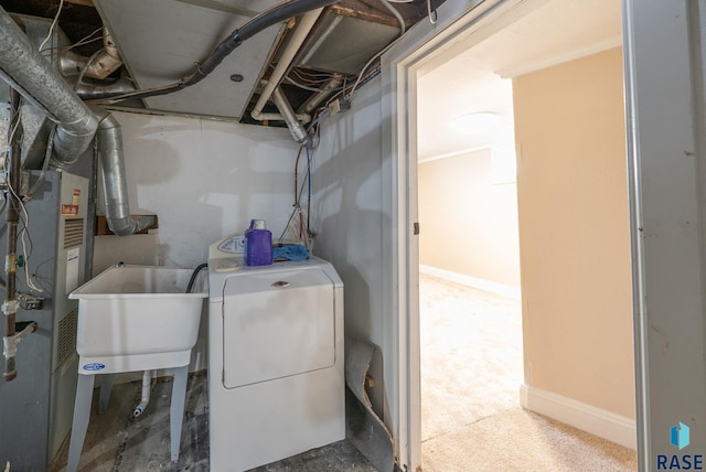 laundry area with washer / clothes dryer, baseboards, and carpet