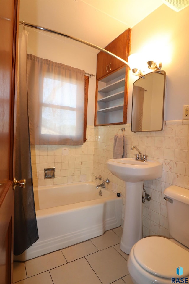 full bath featuring tile patterned flooring, a bath, toilet, a shower with shower curtain, and tile walls