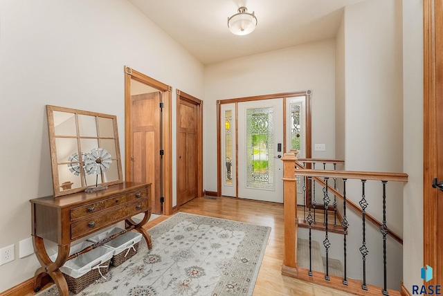 5616 S Shadow Wood Pl, Sioux Falls, SD 57108 - foyer entrance featuring light wood-style flooring and baseboards