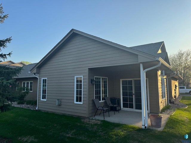 7200 S Hoffman Pl, Sioux Falls, SD 57108 - back of house featuring a patio area and a yard