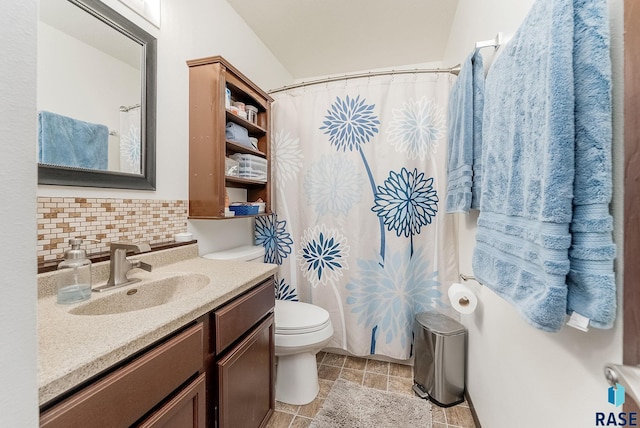 bathroom featuring decorative backsplash, toilet, vanity, and a shower with curtain