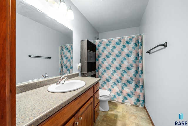 full bath with vanity, toilet, and a shower with shower curtain
