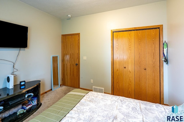 811 Southview Dr, Larchwood, IA 51241 - bedroom with a closet, carpet floors, and baseboards