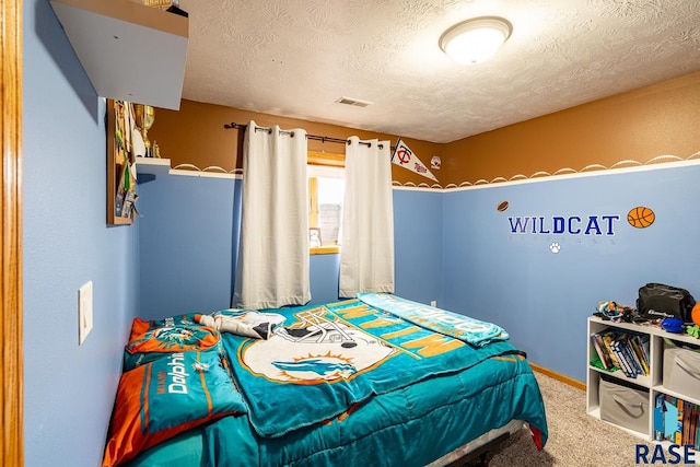 811 Southview Dr, Larchwood, IA 51241 - carpeted bedroom with a textured ceiling