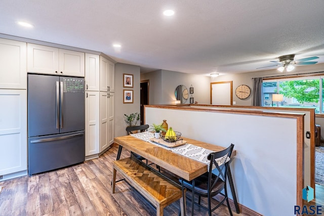 dining area with light wood-type flooring, recessed lighting, and ceiling fan