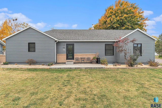 506 SW 8th Ave, Pipestone, MN 56164 - back of house featuring a yard, roof with shingles, and a patio area