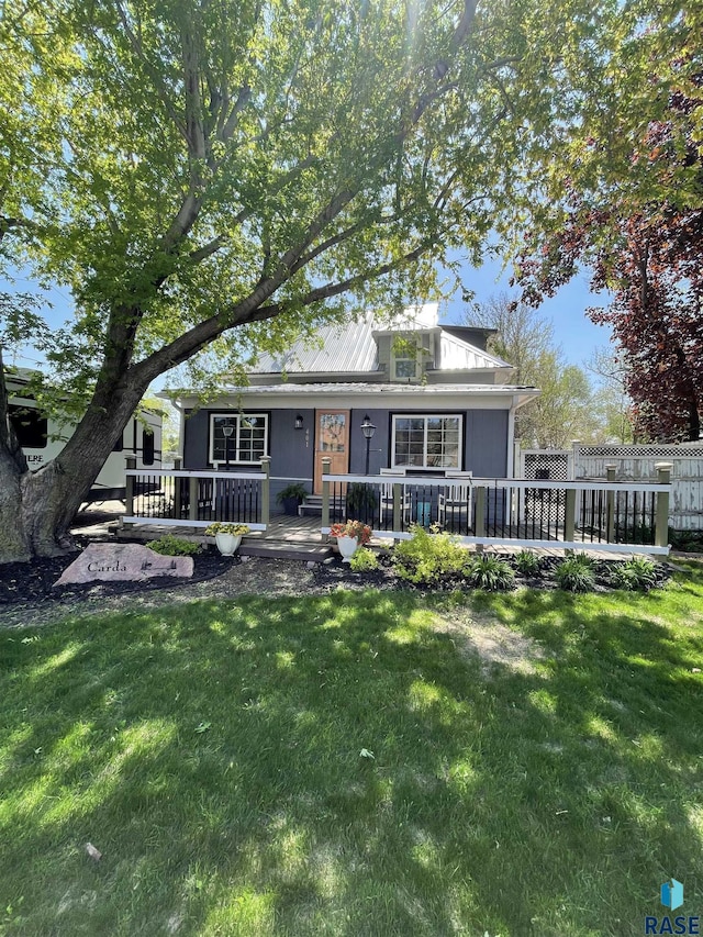 401 W 16th St, Tyndall, SD 57066 - view of front facade featuring a front yard