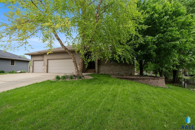5516 S Tierney Pl, Sioux Falls, SD 57108 - view of front of home featuring concrete driveway and a garage