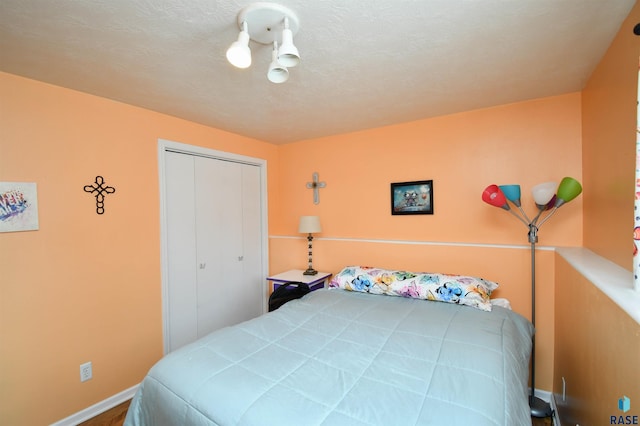 5813 W Clay St, Sioux Falls, SD 57106 - bedroom featuring baseboards and a closet